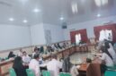 Suasana Rapat Dengar Pendapat Umum Komisi III DPRD Kabupaten Tojo Una-Una bersama Pemerintah Daerah dan perwakilan pelaku UMKM membahas persoalan pajak makanan dan minuman di Ruang Aspirasi DPRD Touna, Rabu (7/10/2026). (Pekmkab Touna/ Budi Dako) 