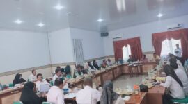 Suasana Rapat Dengar Pendapat Umum Komisi III DPRD Kabupaten Tojo Una-Una bersama Pemerintah Daerah dan perwakilan pelaku UMKM membahas persoalan pajak makanan dan minuman di Ruang Aspirasi DPRD Touna, Rabu (7/10/2026). (Pekmkab Touna/ Budi Dako) 