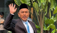 Presiden Prabowo Subianto resmi melantik aktivis Syahganda Nainggolan sebagai Kepala Bakom RI menggantikan Muhammad Qodari di Istana Negara,Jumat (2/10/26).