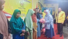 Ketua DPD II Golkar Touna Ilham Lawidu pimpin syukuran HUT ke-62 Partai Golkar dan bagikan 300 paket sembako bagi warga di Ampana.