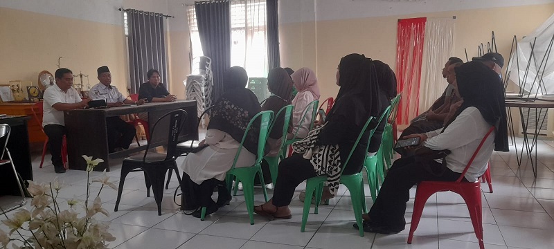 Pemkab Banggai Kepulauan memindahkan sementara gerai UMKM Taman Kota Salakan ke belakang Damkar guna penataan roda dan fungsi RTH.(ist)