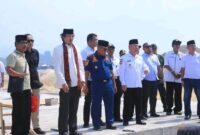 Bupati Bangkep Rusli Moidady hadiri pemancangan tiang pertama Pelabuhan Salakan guna perkuat konektivitas laut dan ekonomi daerah.(Pemkab Bangkep)